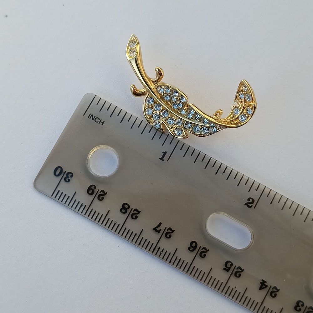 Vintage Gold tone rhinestone feather pin/brooch. - Picture 5 of 10